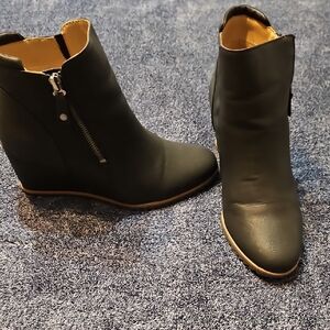 Naturalizer Black Wedge Ankle Booties with Side Zip